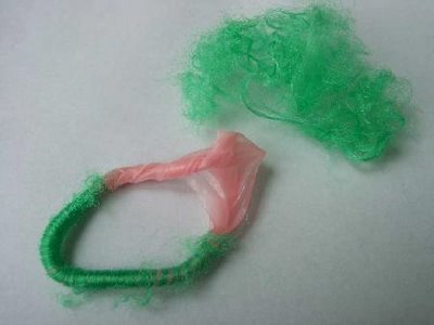 Elástico para o cabelo é feito de camisinha reciclada?