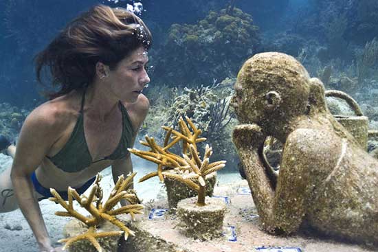 A merguladora e a escultura