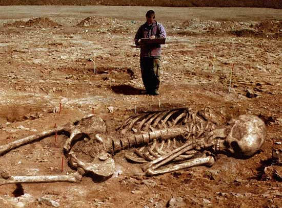 Arqueólogos encontram esqueletos gigantes?